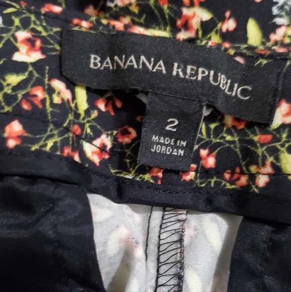 Floral Patterned Shorts - Picture 3 of 9